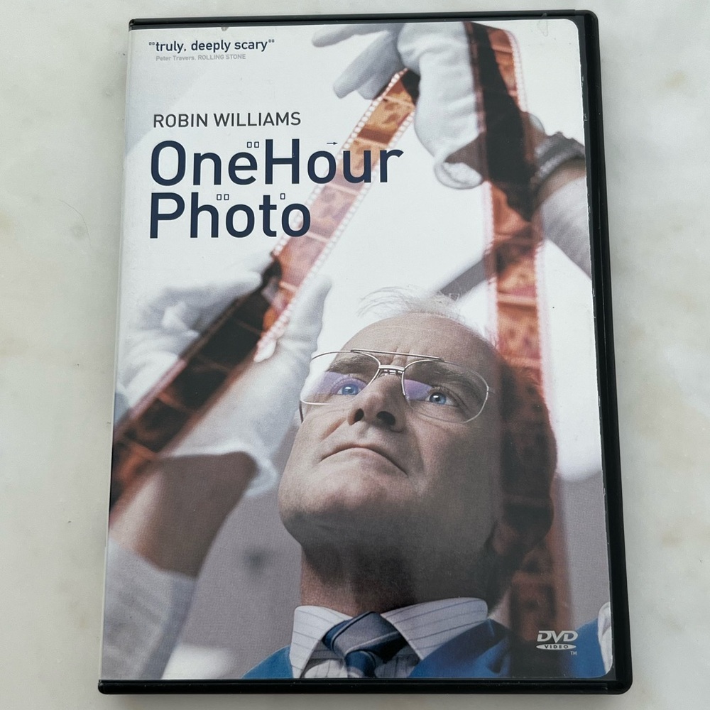 ONE HOUR PHOTO DVD